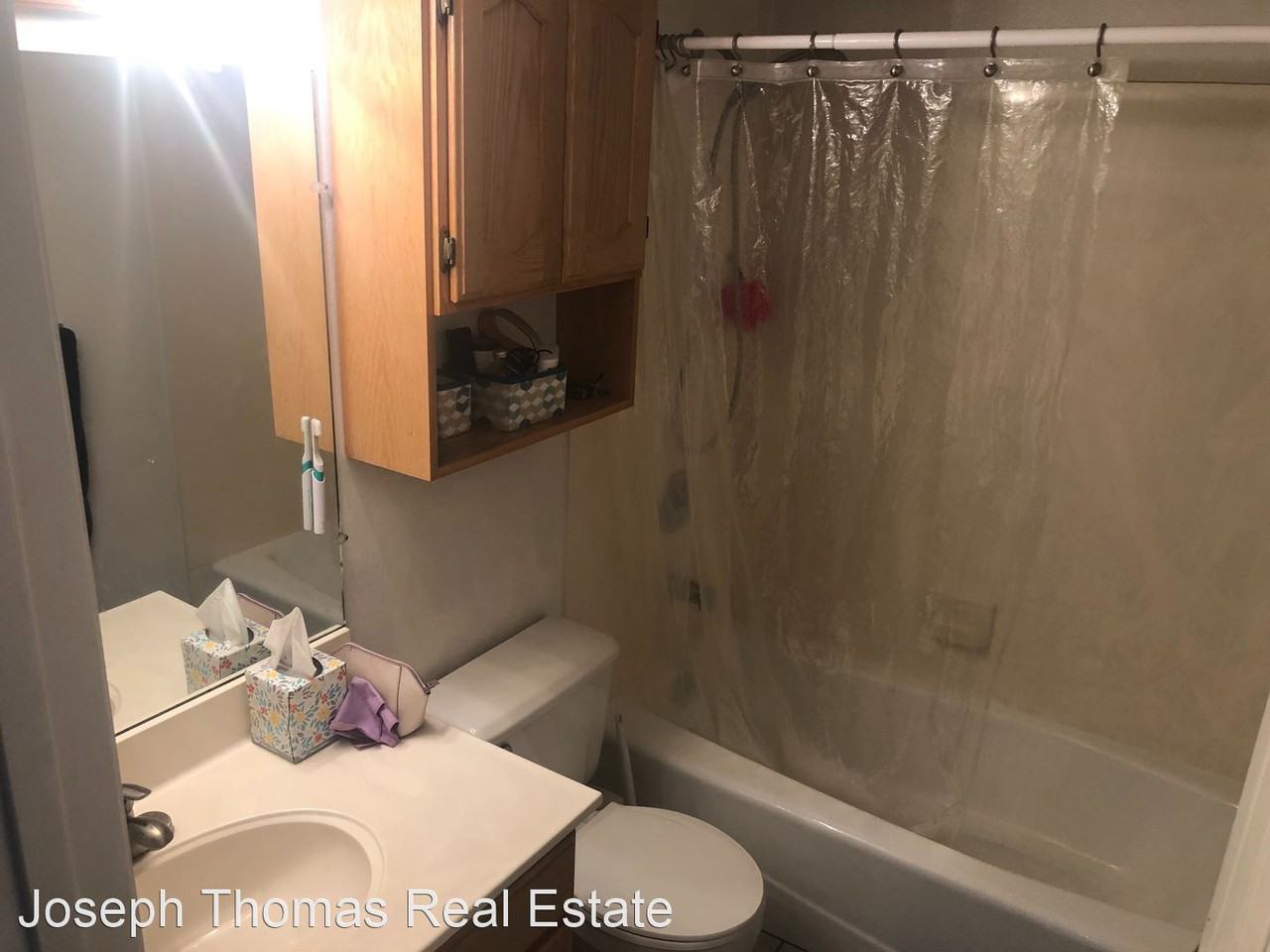 326 W 300 N - Photo 2 of 5