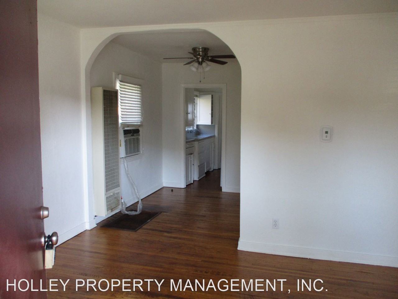 3330 CAROLINE AVE - Photo 3 of 9