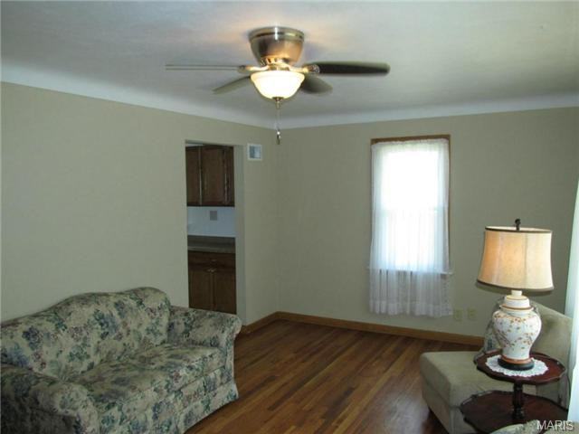 3905 Hoffmeister Ave - Photo 2 of 14