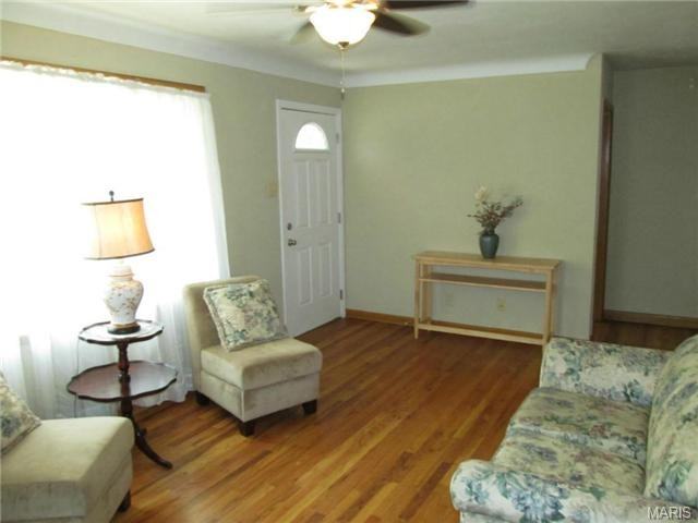 3905 Hoffmeister Ave - Photo 3 of 14