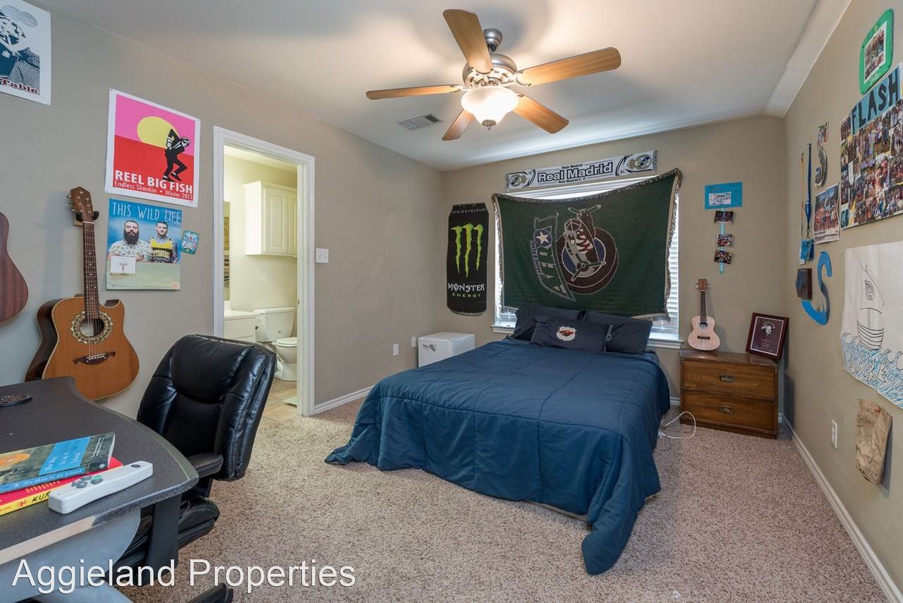 1716 Boardwalk Ct - Photo 2 of 14