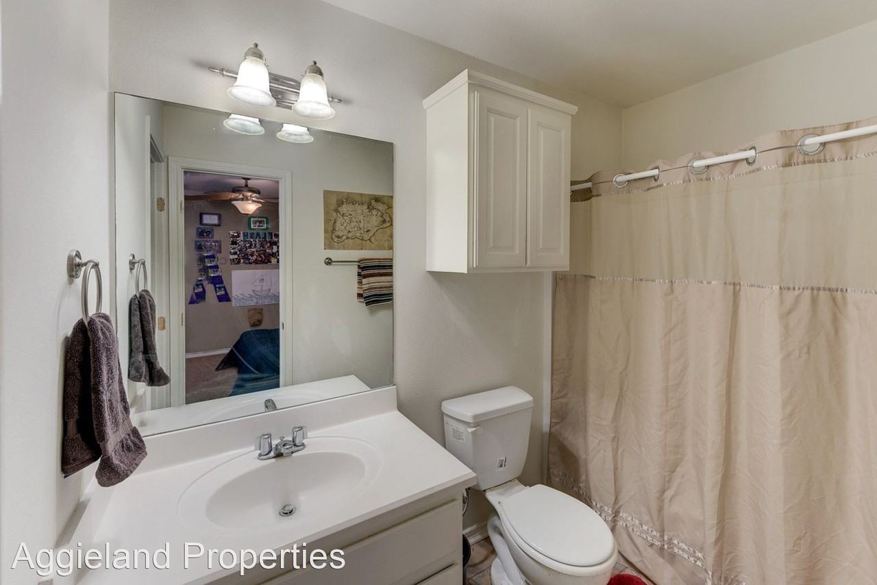 1716 Boardwalk Ct - Photo 3 of 14