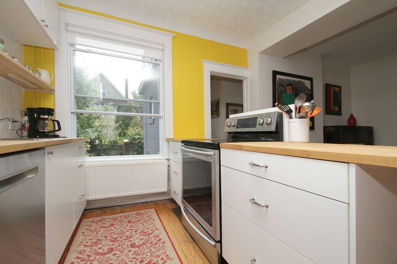 91 Dearbourne Ave Main Fl - Photo 3 of 8
