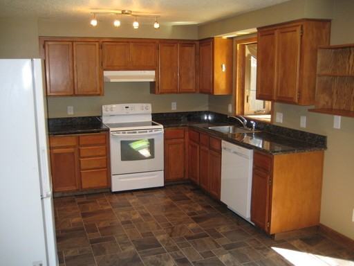 4828 SE Ina Ave - Photo 3 of 17