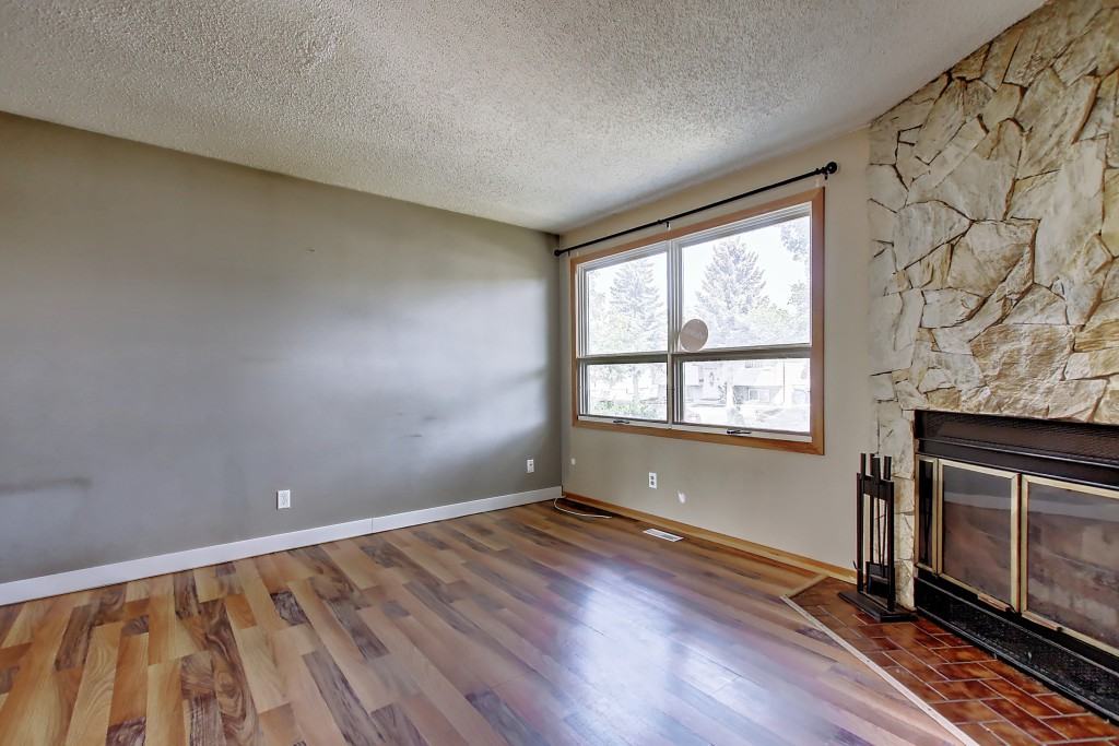 95 Castleglen Road Northeast - Photo 3 of 18