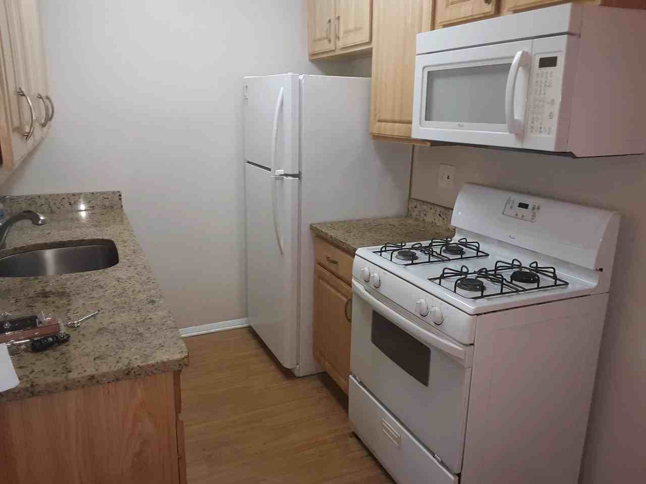 876 Crimson Ct #304 - Photo 3 of 6