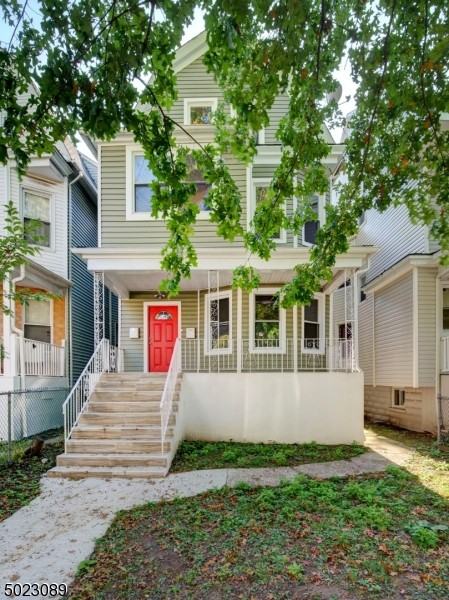 52 Amherst St - Photo 2 of 13