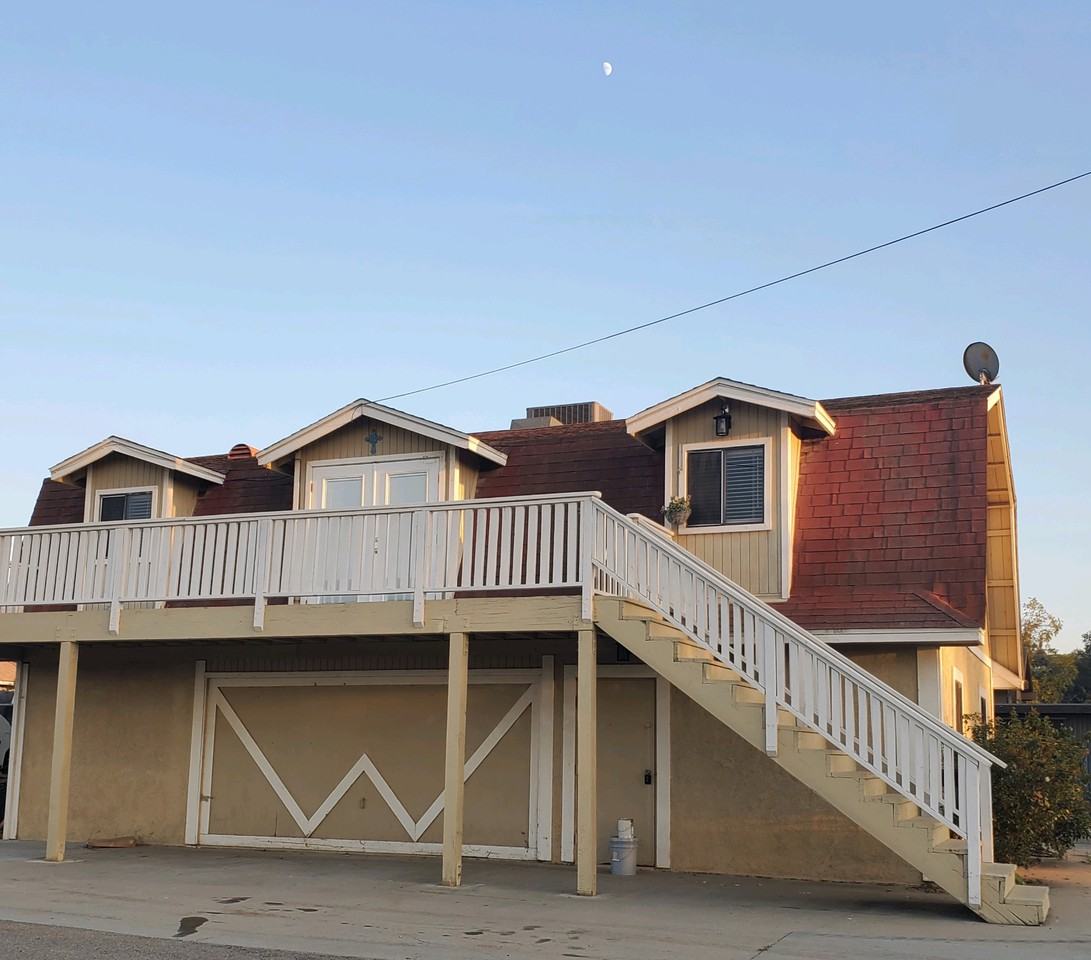 2491 Grace St - Photo 2 of 19