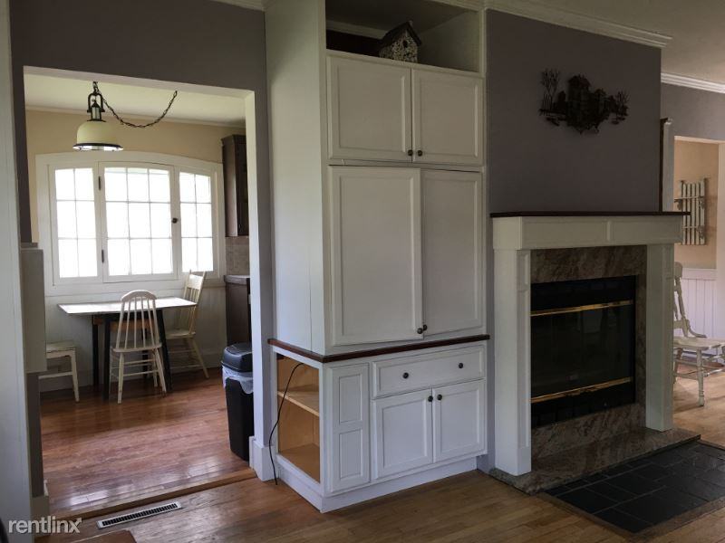 307 W 8th St - Photo 3 of 4