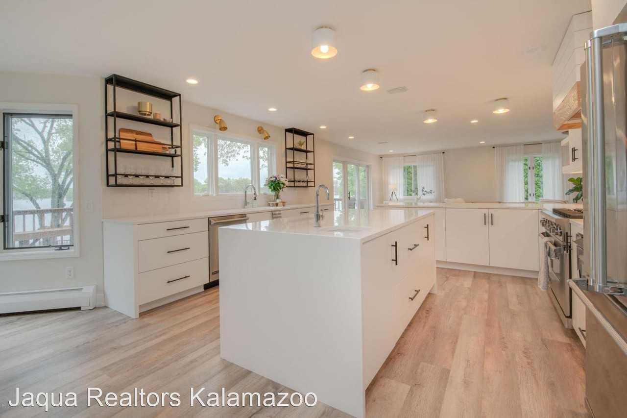 7141 Eagle Heights Dr - Photo 3 of 35