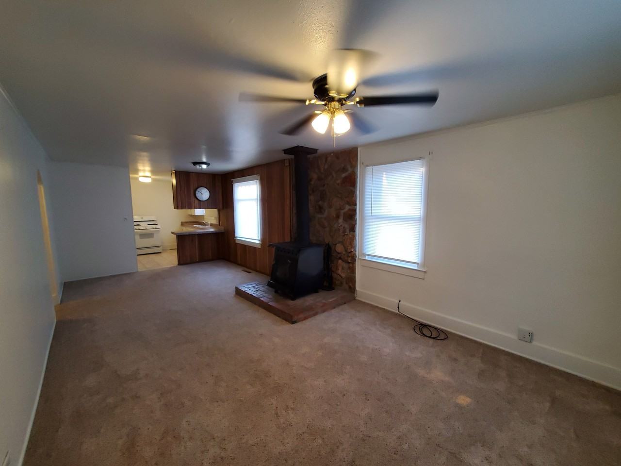 225 S Cheyenne St - Photo 2 of 7