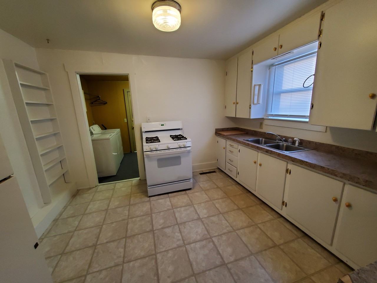 225 S Cheyenne St - Photo 3 of 7