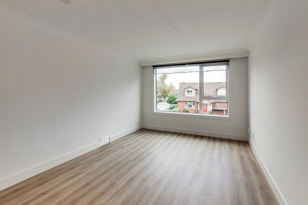 7 Juliet Crescent #1 - Photo 2 of 8