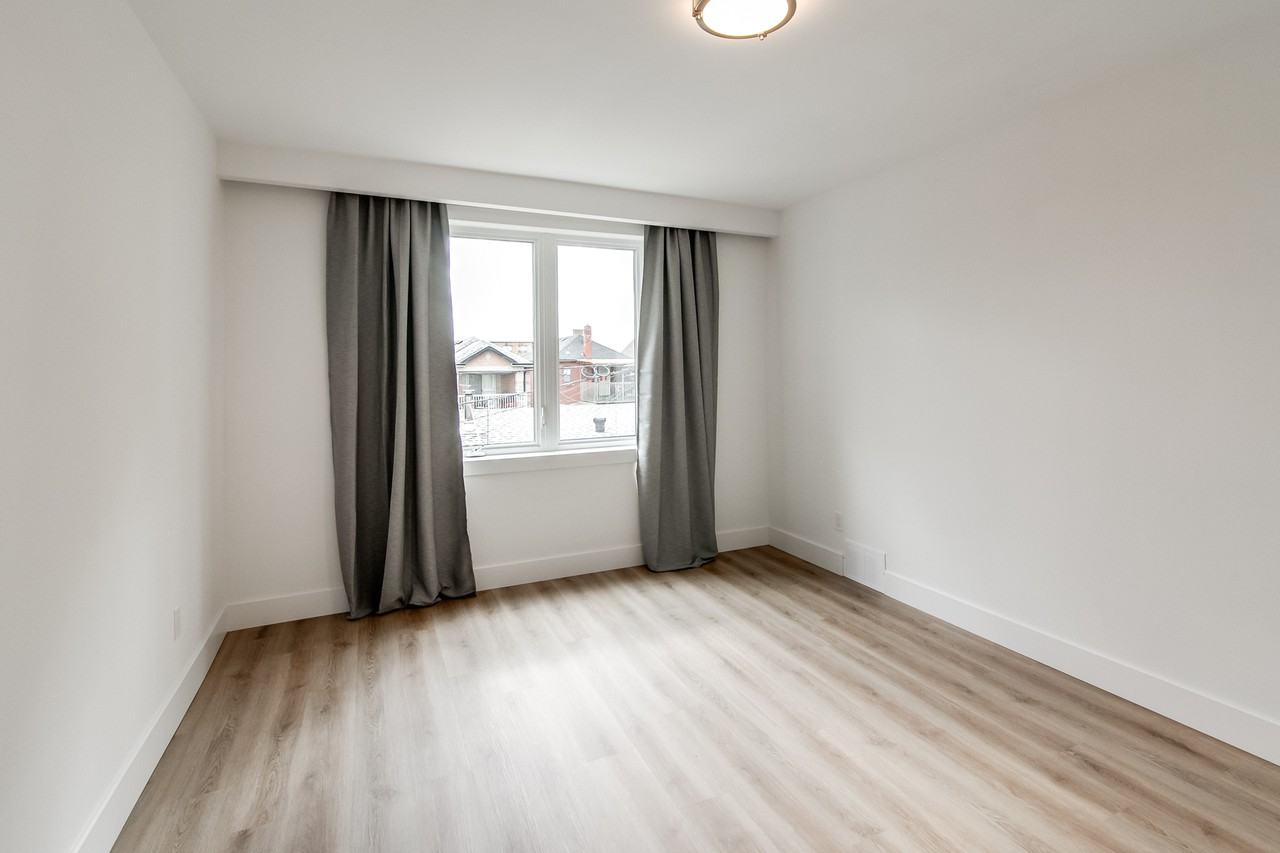 9 Juliet Crescent #1 - Photo 4 of 10