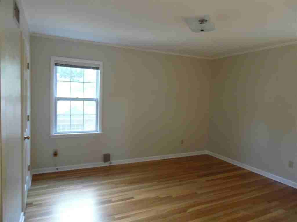 741 Eaton St - Photo 3 of 23