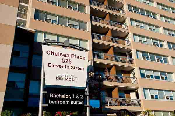 525 11th St - Photo 2 of 5