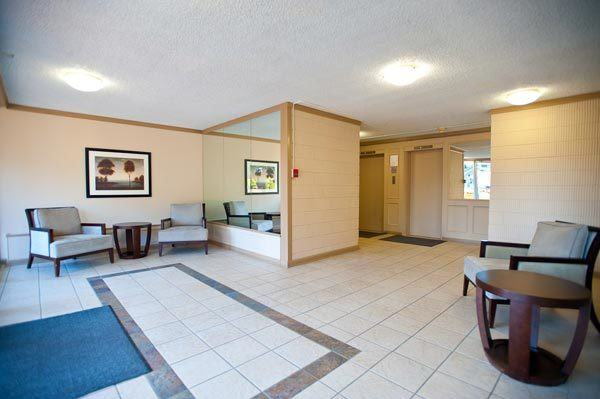 525 11th St - Photo 3 of 5