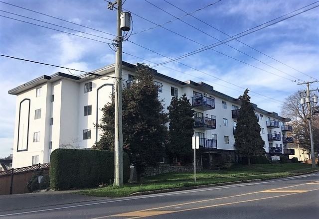 843 Craigflower St. - Photo 2 of 9