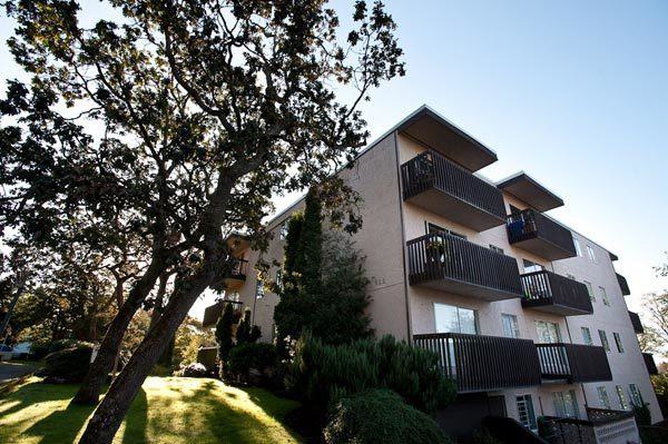 625 Fernhill Rd - Photo 2 of 4