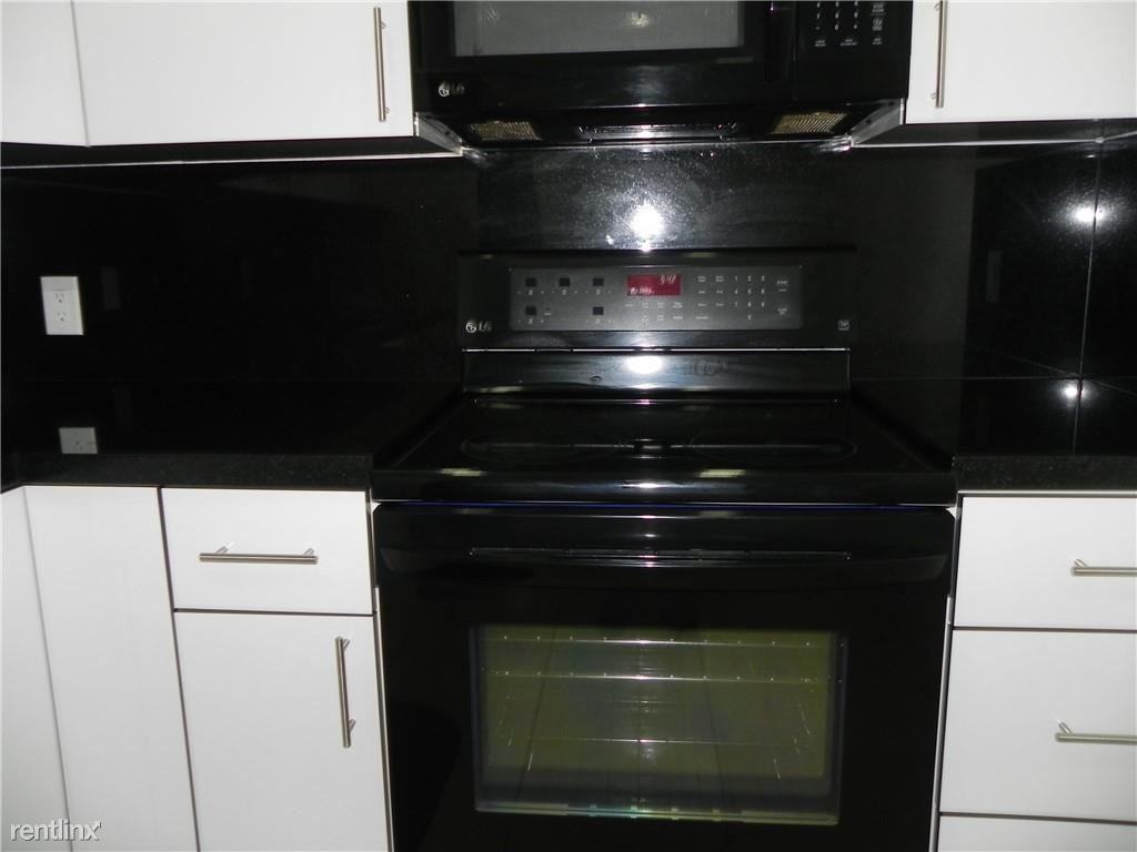 919 Hillcrest Dr - Photo 2 of 13