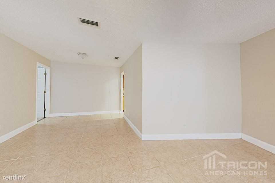 818 Tarawood Ln - Photo 3 of 16