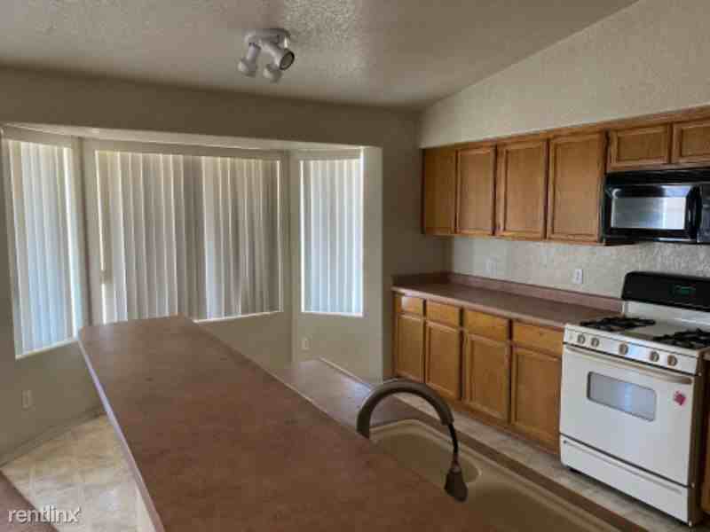 2923 S 32nd Ave - Photo 3 of 14