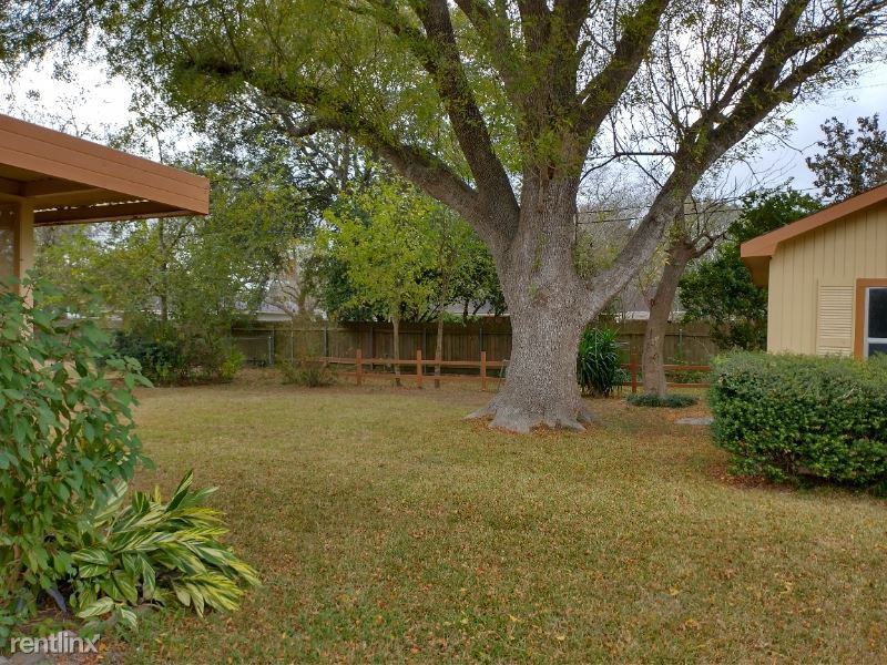 1716 Baylor Ave - Photo 3 of 20