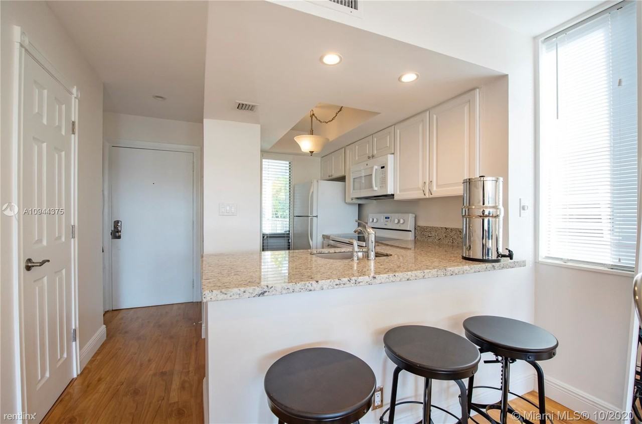 1731 SE 15th St - Photo 3 of 10