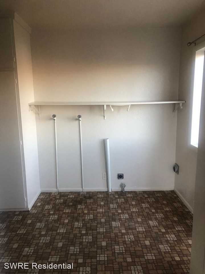 527 Jensen St - Photo 3 of 7