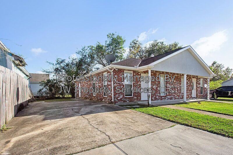 1917 Tusa Dr - Photo 3 of 10