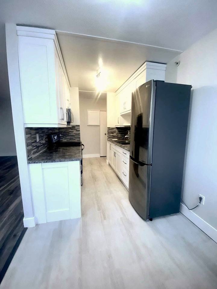 1501 - 1501 Queensway - 1203 - Photo 3 of 8