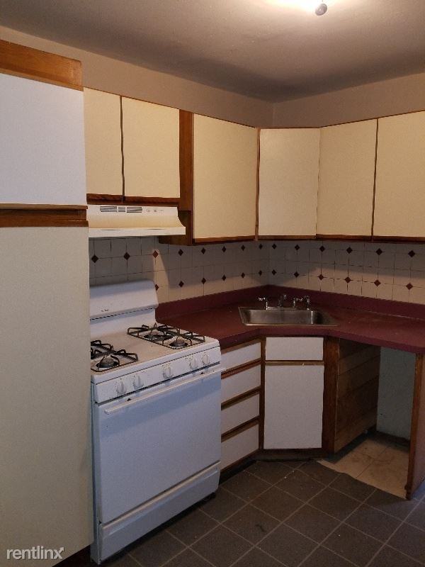 424 S Van Buren St - Photo 2 of 9