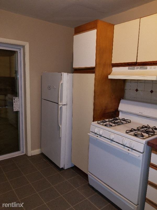 424 S Van Buren St - Photo 3 of 9