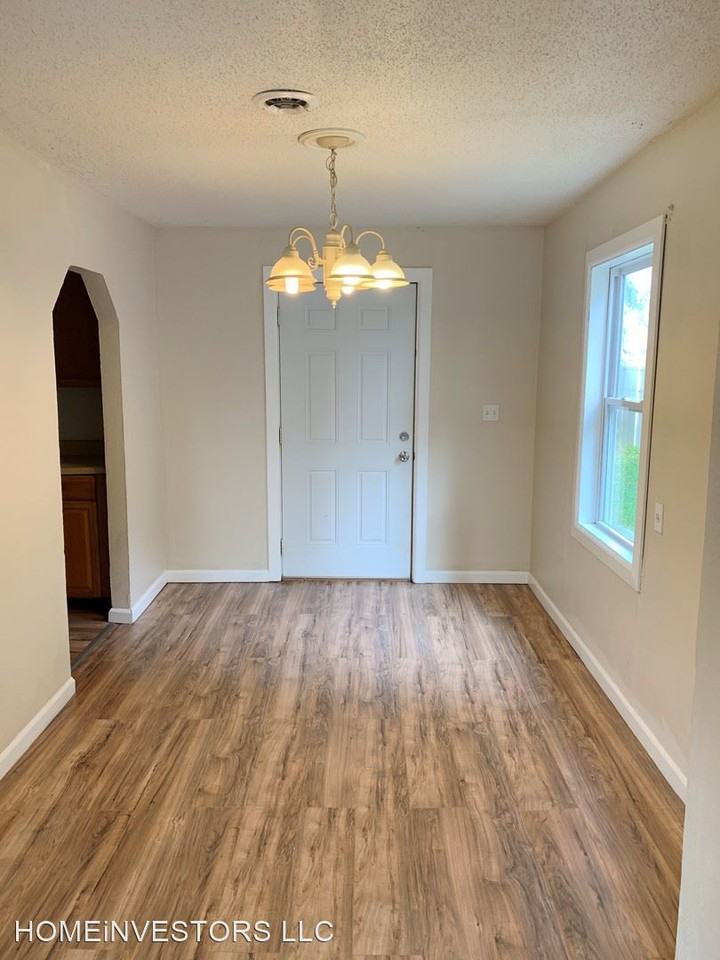 4201 Rode Ave - Photo 3 of 11