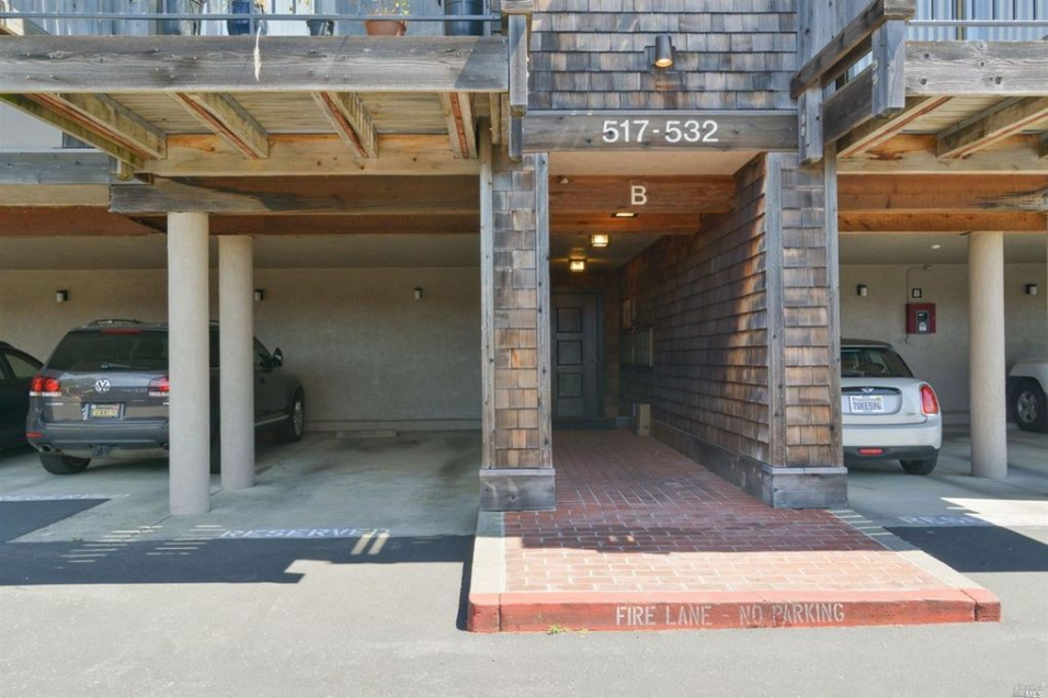 518 Seaver Dr - Photo 2 of 18