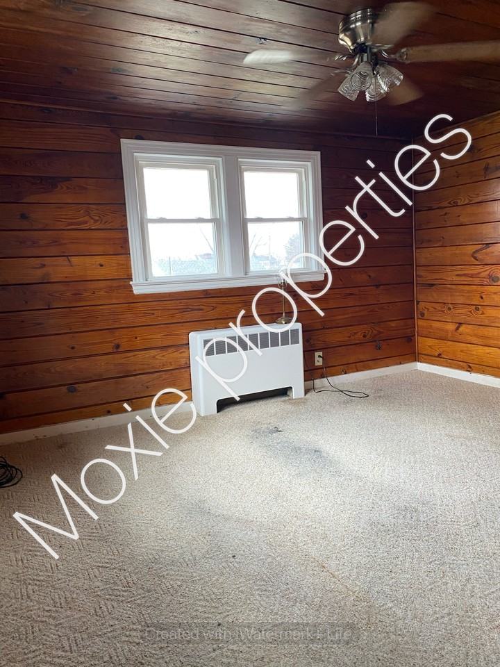 1924 S Market St - Photo 2 of 6