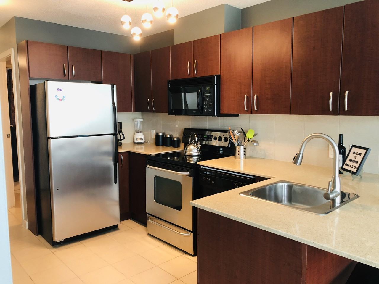 610 Granville St - Photo 7 of 20