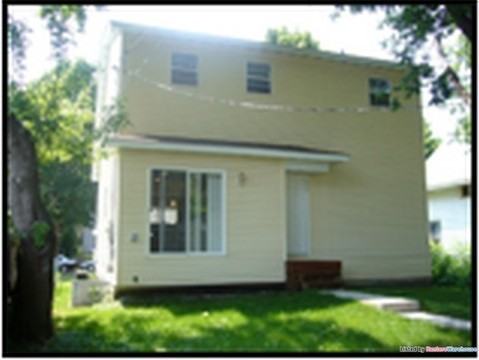 1316 Knox Ave N - Photo 3 of 7