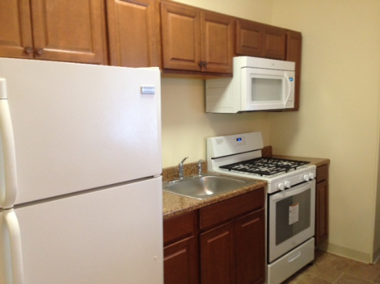 1713 N Peach St - Photo 3 of 8