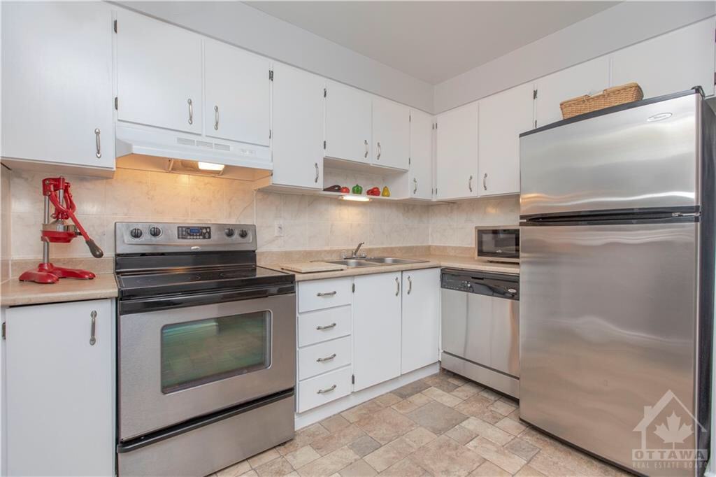 2570 Southvale Cres - Photo 2 of 5