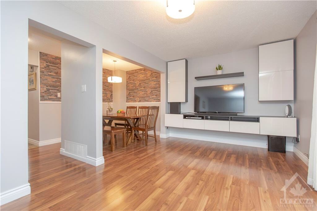 2570 Southvale Cres - Photo 3 of 5