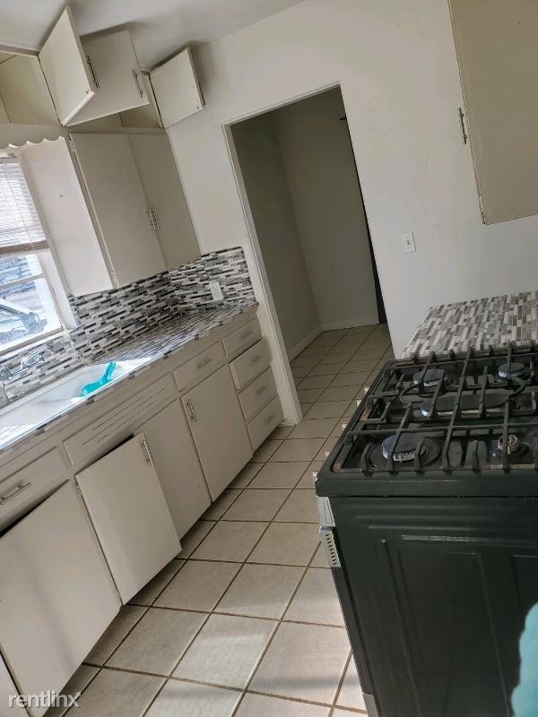 1803 S 8th Ave - Photo 2 of 6