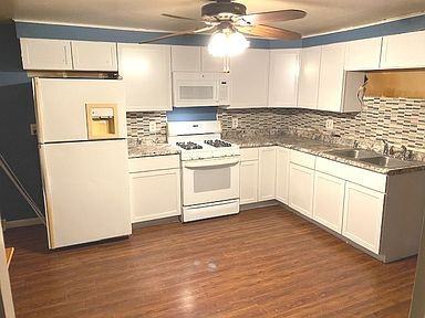 325 W North St - Photo 3 of 12