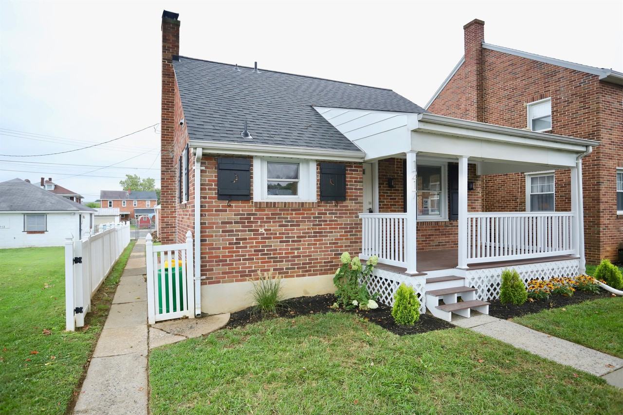 1217 E Poplar St - Photo 3 of 18