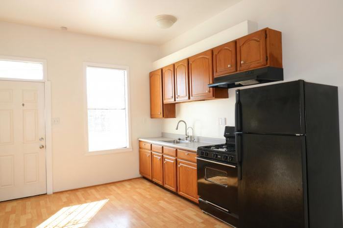 560 Grove St - Photo 2 of 8