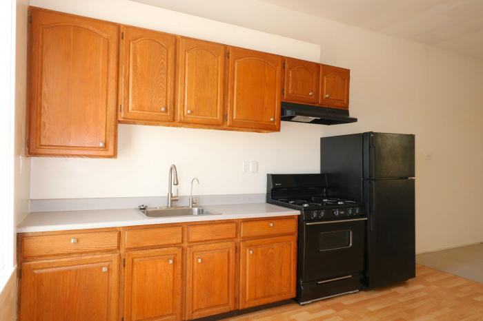 560 Grove St - Photo 3 of 8