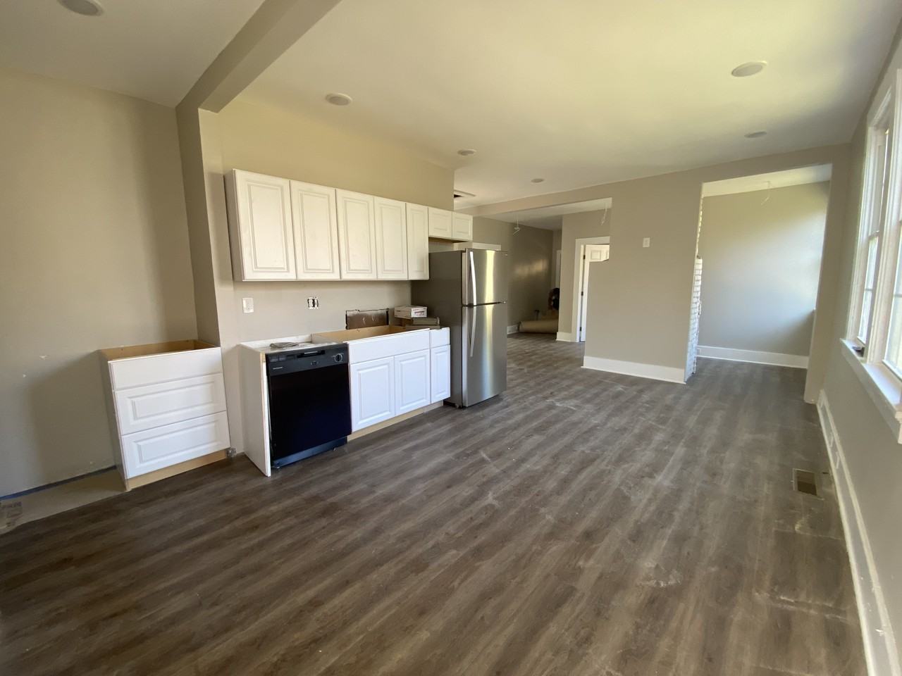 3295 Bloomfield Ave - Photo 2 of 9