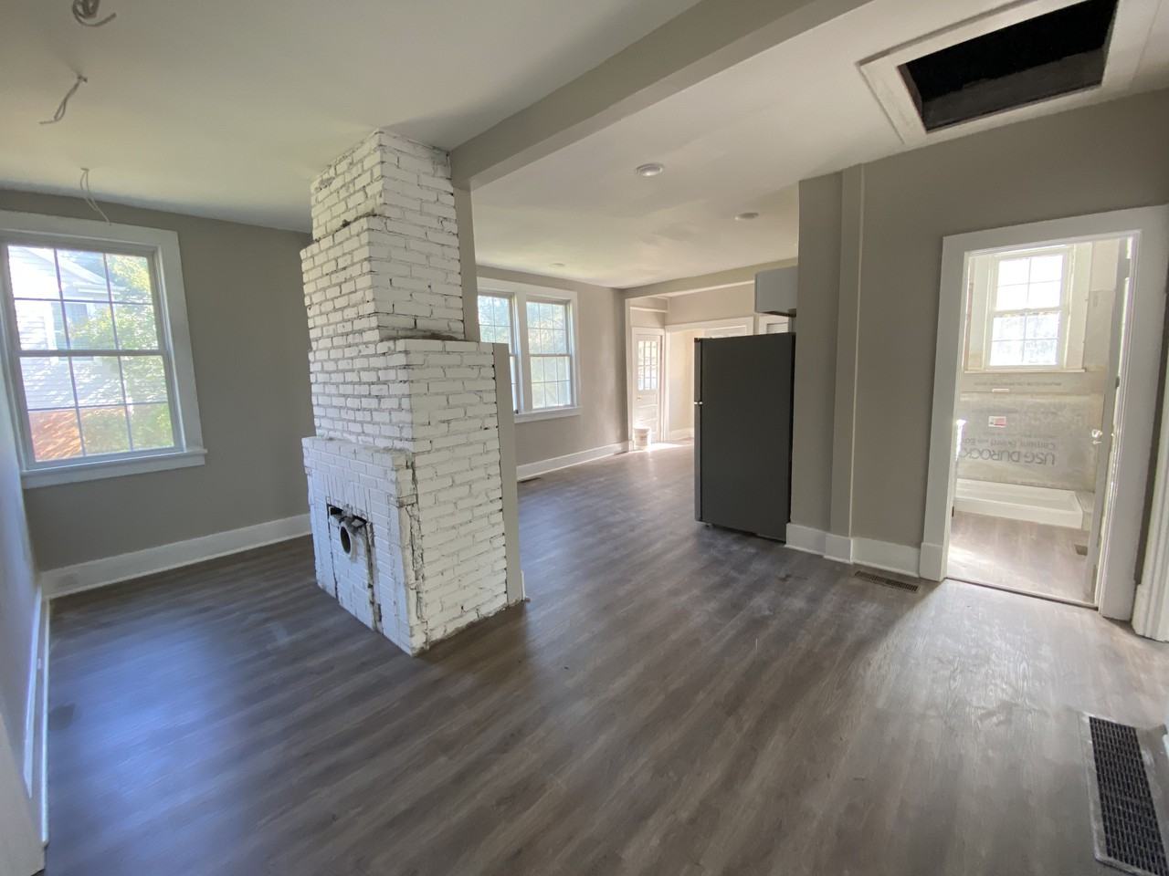 3295 Bloomfield Ave - Photo 3 of 9