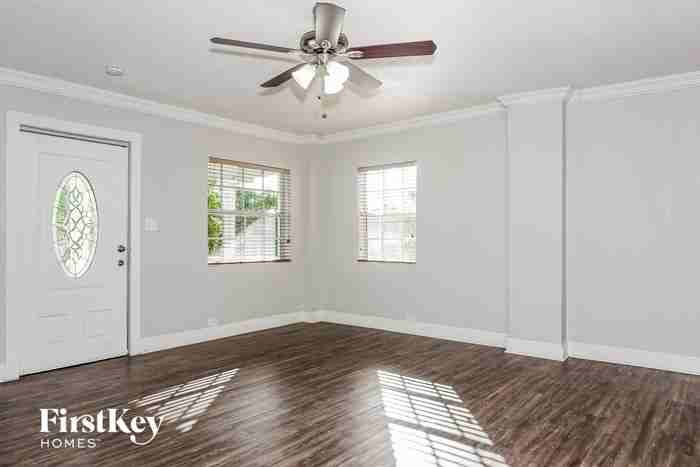 1579 Ne 182nd St - Photo 2 of 15