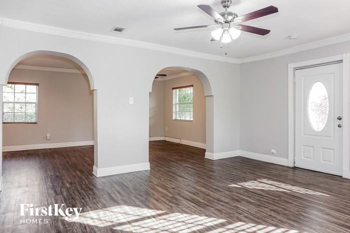 1579 Ne 182nd St - Photo 3 of 15